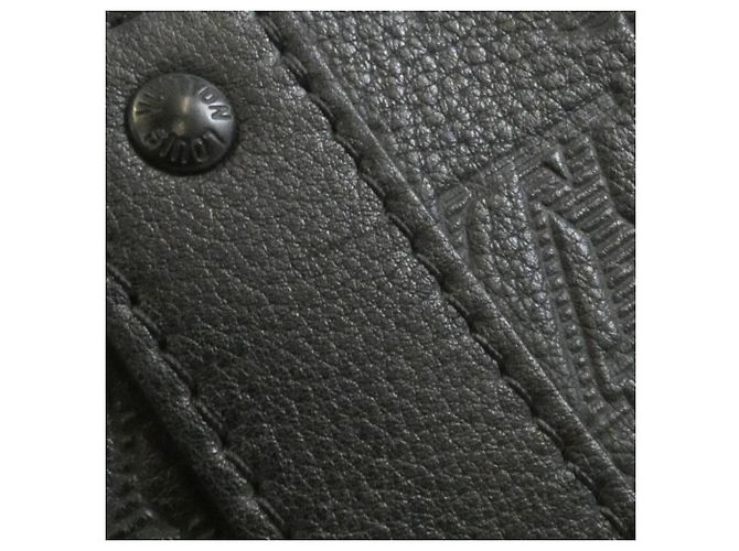 Louis Vuitton Monogram Shadow City Keepall Noir - vue 4