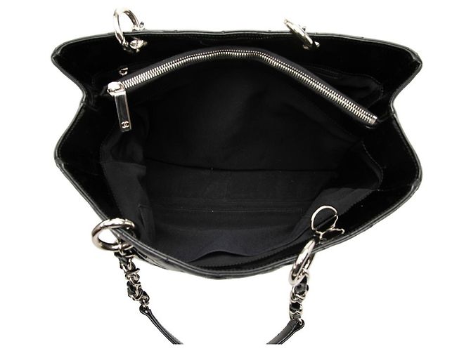 Sac à main cabas Chanel Matelassé en cuir verni noir - vue 4