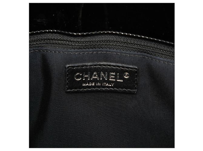 Sac à main cabas Chanel Matelassé en cuir verni noir - vue 5