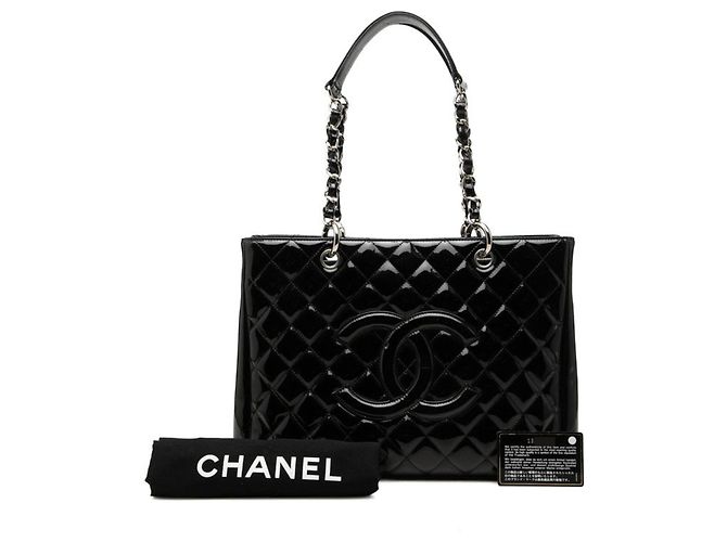 Sac à main cabas Chanel Matelassé en cuir verni noir - vue 7