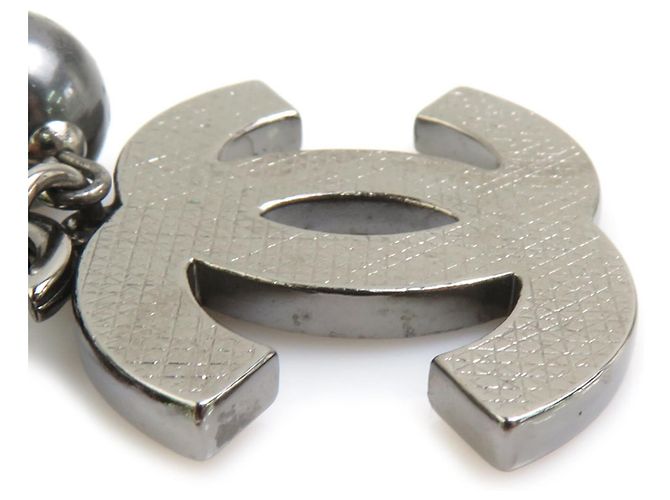 Bracciale con charm Chanel in nero e gunmetal Metallico - vista 3