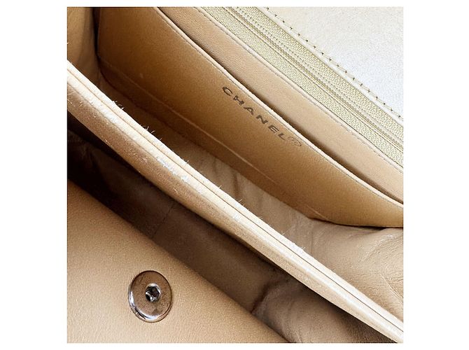 Borsa a tracolla Chanel in pelle beige - vista 5