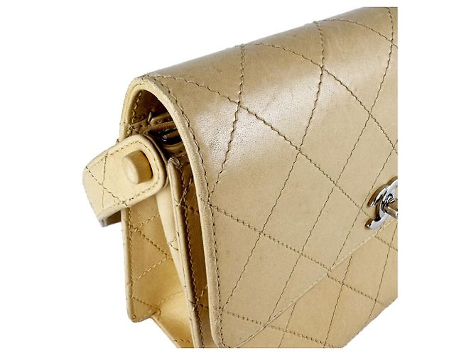Borsa a tracolla Chanel in pelle beige - vista 7
