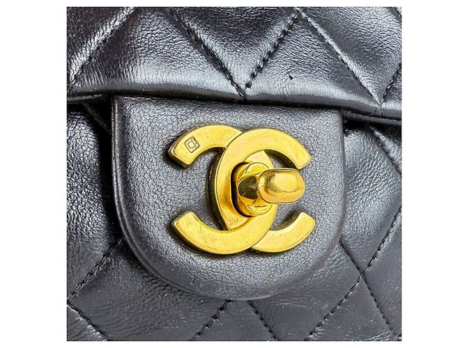 Borsa a tracolla Chanel Matelassé in pelle d'agnello Nero - vista 9