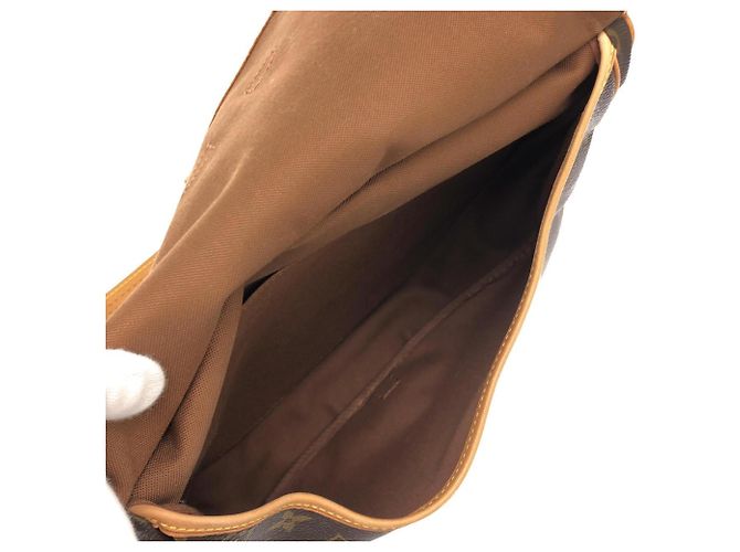 Borsa a tracolla Louis Vuitton Monogram Saumur Marrone - vista 8