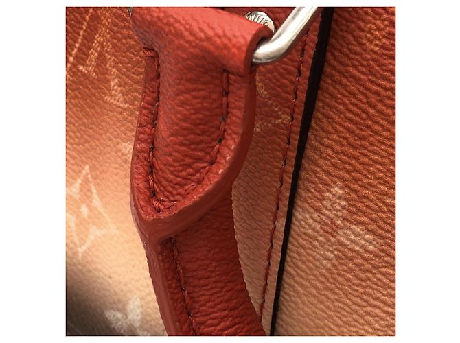Borsa Boston Louis Vuitton Monogram Pigment Keepall Bandoulière 25cm Argento Arancione - vista 4