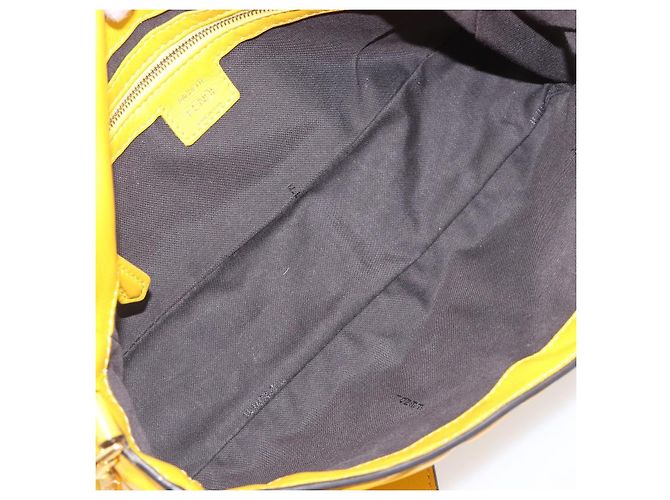 Borsa a spalla FENDI Zucca Mamma Baguette in pelle Gialla 8BR600 Auth yk20853SAM Giallo - vista 10