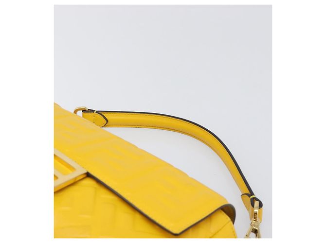 Borsa a spalla FENDI Zucca Mamma Baguette in pelle Gialla 8BR600 Auth yk20853SAM Giallo - vista 14