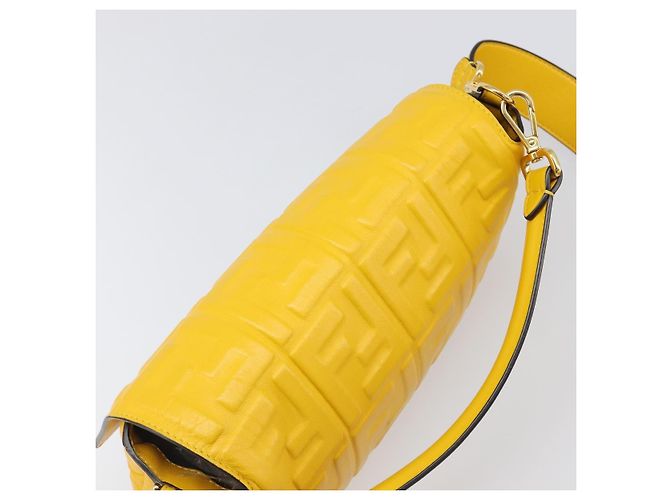 Borsa a spalla FENDI Zucca Mamma Baguette in pelle Gialla 8BR600 Auth yk20853SAM Giallo - vista 6