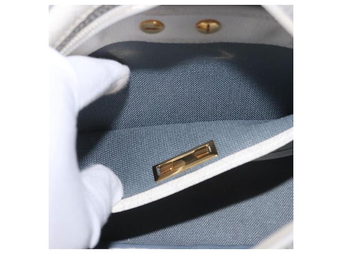 Sac à épaule Christian Dior Honeycomb Canvas PVC White Gold Auth ka5960 Blanc Doré - vue 20