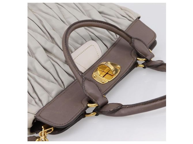 Borsa a mano Miu Miu Matelassé in pelle 2way Grigio Tono Oro Auth 199342A Marrone - vista 6