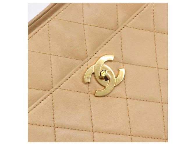 Borsa a tracolla CHANEL Matelasse in pelle d'agnello Beige Gold CC Auth bs36843 D'oro - vista 17
