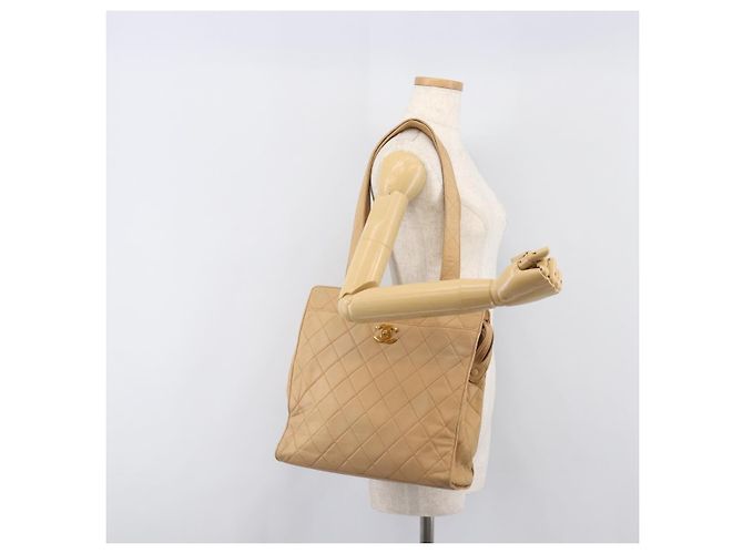 Borsa a tracolla CHANEL Matelasse in pelle d'agnello Beige Gold CC Auth bs36843 D'oro - vista 25