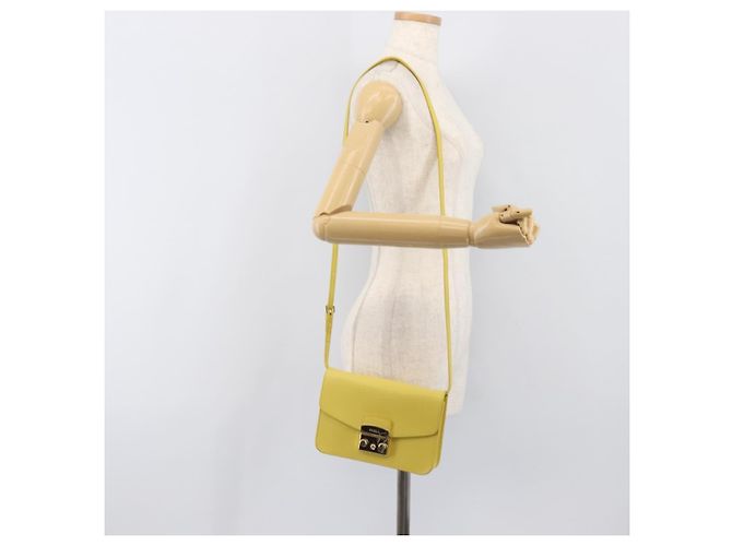 Borsa a tracolla FURLA in pelle Giallo Oro Auth 199917A D'oro - vista 25