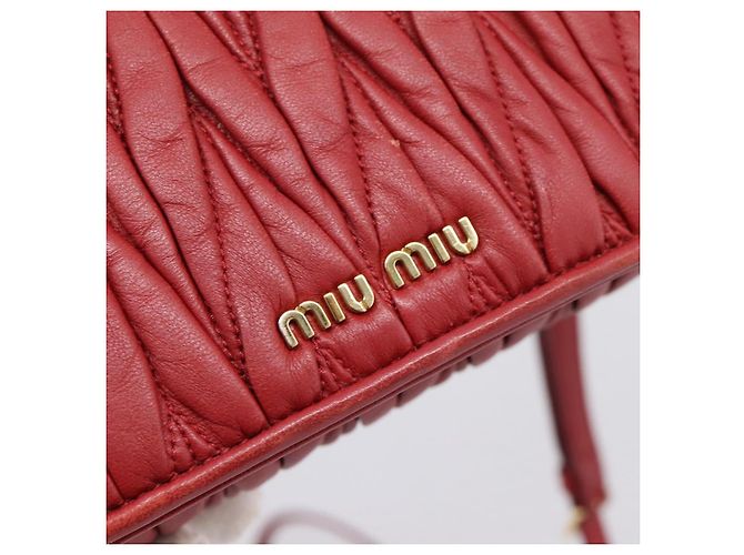Borsa a tracolla Miu Miu Matelassé in pelle rossa e oro Auth 201956 Rosso D'oro - vista 17