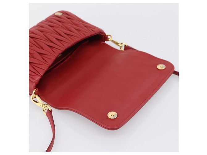 Borsa a tracolla Miu Miu Matelassé in pelle rossa e oro Auth 201956 Rosso D'oro - vista 18