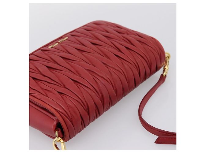 Borsa a tracolla Miu Miu Matelassé in pelle rossa e oro Auth 201956 Rosso D'oro - vista 6