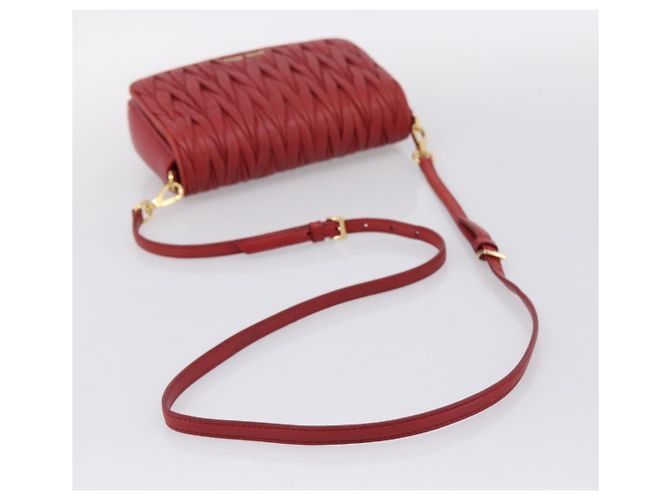 Borsa a tracolla Miu Miu Matelassé in pelle rossa e oro Auth 201956 Rosso D'oro - vista 7
