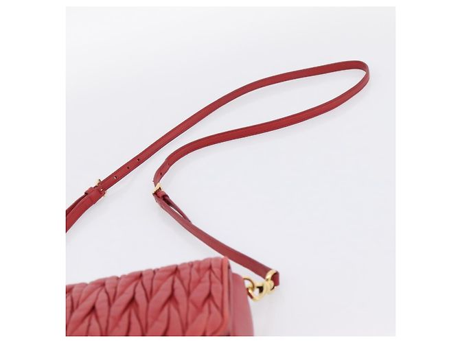 Borsa a tracolla Miu Miu Matelassé in pelle rossa e oro Auth 201956 Rosso D'oro - vista 8