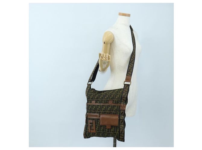 Borsa a tracolla FENDI Zucca Canvas Marrone Nero Auth 199194V - vista 31