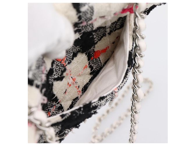 Borsa a tracolla CHANEL Mini Matelasse 20 in tweed Bianco Argento CC Auth 202073SM - vista 24