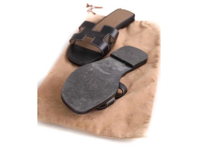 Sandali Oran Hermès in pelle nera Nero - vista 6