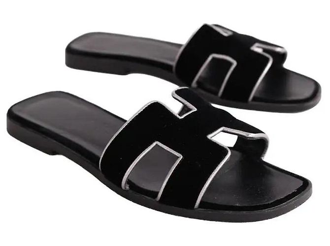 Sandali Oran Hermès in pelle nera Nero - vista 3