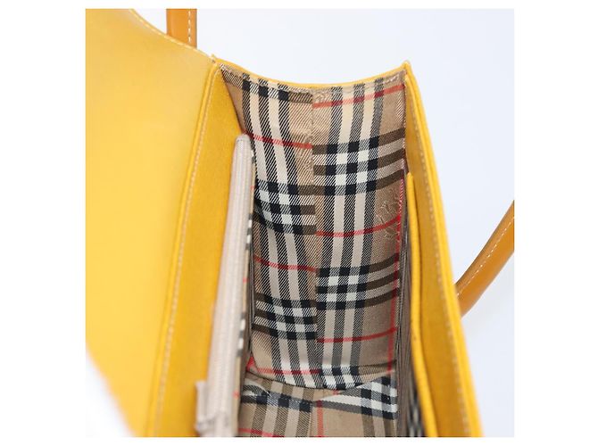 Borsa a mano Burberrys in pelle gialla tono oro Auth 199859A Giallo - vista 18