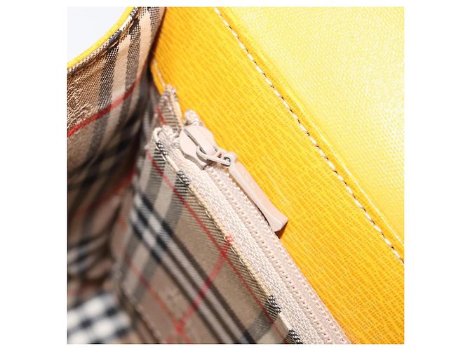 Borsa a mano Burberrys in pelle gialla tono oro Auth 199859A Giallo - vista 20