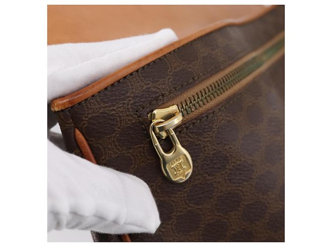 Céline Borsa a pochette CELINE Macadam Canvas PVC Leather Brown Gold Auth ka5944 Marrone D'oro - vista 10