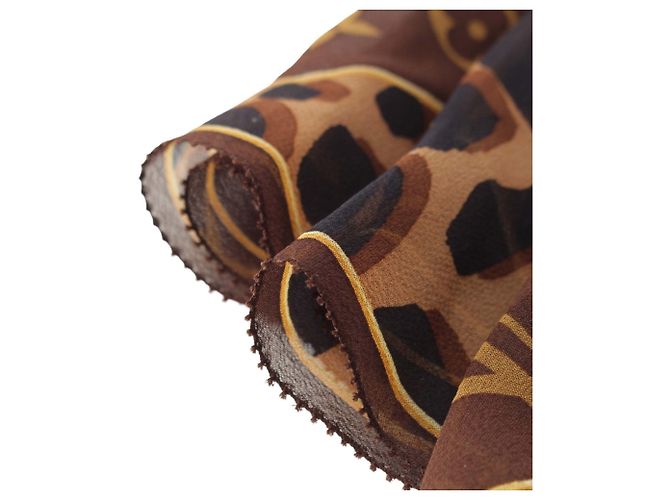 Sciarpa in crepe di seta Louis Vuitton Monogram con stampa leopardata marrone - vista 4