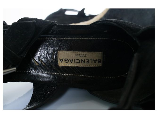 Balenciaga, sandalo wedge in camoscio nero - vista 8