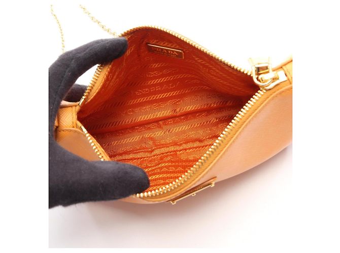 Borsa a tracolla Prada in pelle Saffiano Arancione - vista 3
