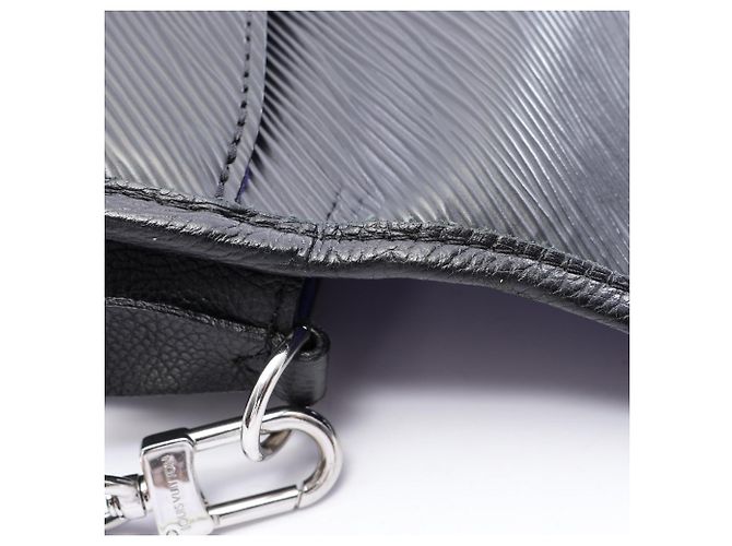 Borsa a tracolla Louis Vuitton Bussy NM Nero - vista 9