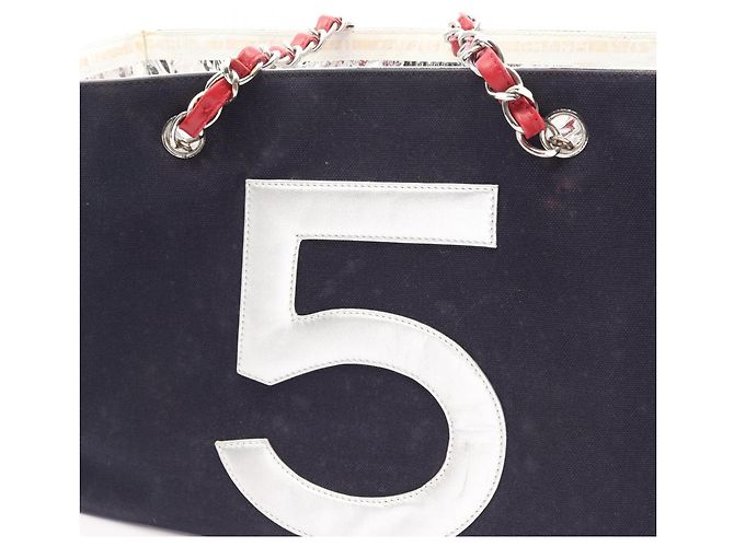 Borsa Tote Chanel No. 5 Chocolate Bar Coco Mark Argento Rosso Blu navy - vista 9