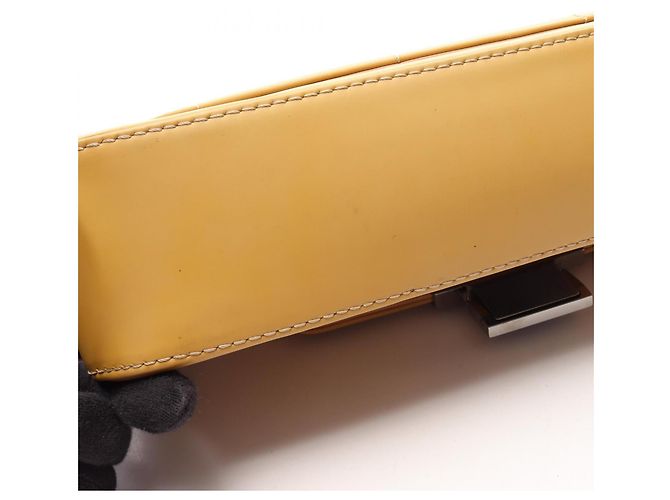 Borsa a tracolla Chanel Coco Mark in pelle gialla Giallo - vista 14