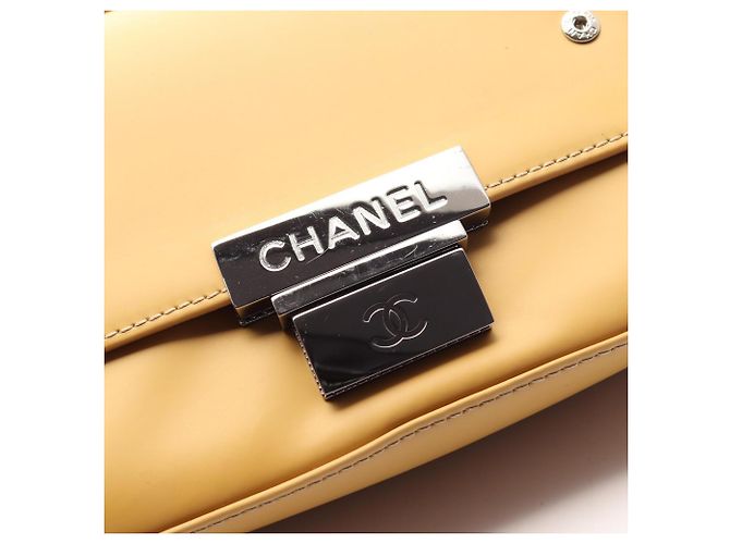 Borsa a tracolla Chanel Coco Mark in pelle gialla Giallo - vista 17