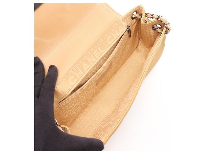 Borsa a tracolla Chanel Coco Mark in pelle gialla Giallo - vista 3