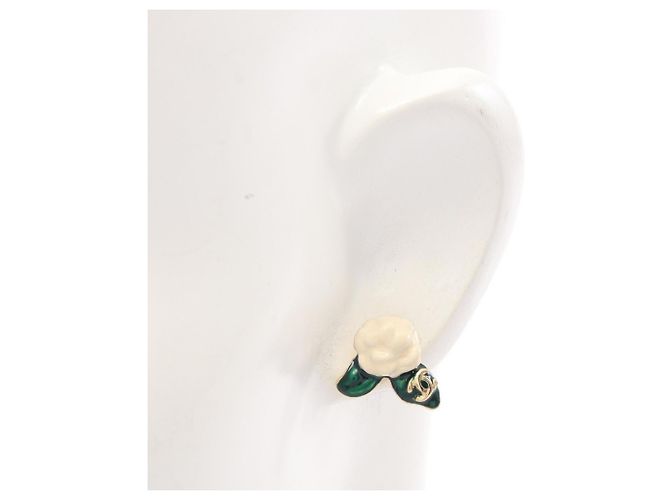 Orecchini a bottone Chanel Coco Mark con motivo floreale Bianco D'oro Verde - vista 4
