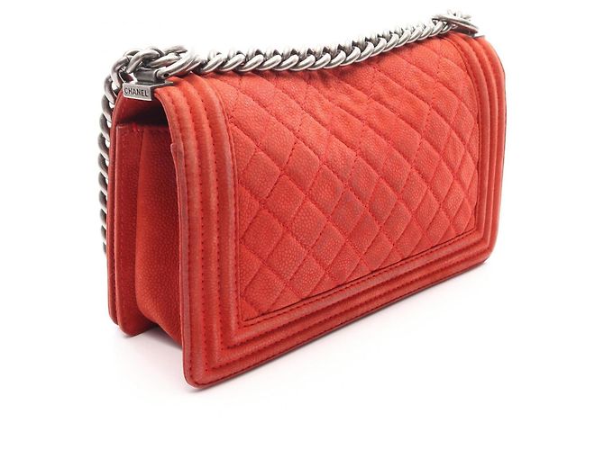Borsa a tracolla Chanel Boy in pelle di vitello grana rossa Rosso - vista 2