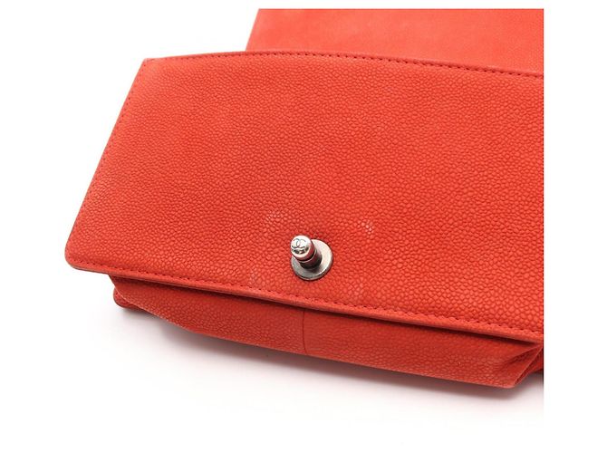 Borsa a tracolla Chanel Boy in pelle di vitello grana rossa Rosso - vista 7