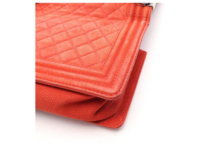 Borsa a tracolla Chanel Boy in pelle di vitello grana rossa Rosso - vista 9