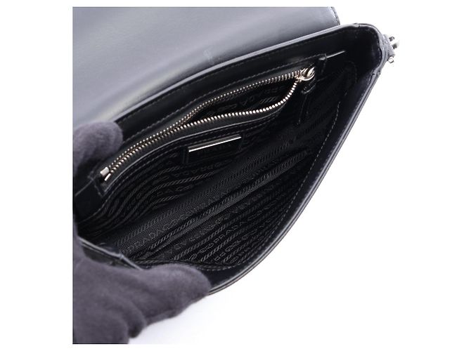 Saffiano Borsa a tracolla Prada con logo triangolare Nero - vista 3