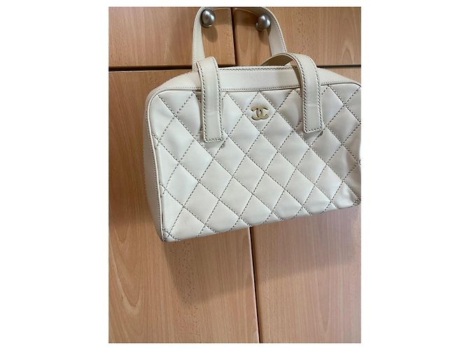 Chanel Borsa Boston in pelle matelassé beige - vista 11