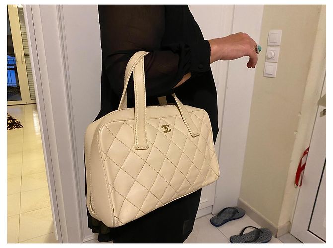 Chanel Borsa Boston in pelle matelassé beige - vista 12