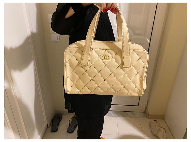 Chanel Borsa Boston in pelle matelassé beige - vista 15