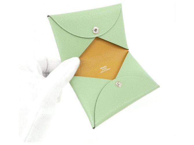 Hermès Tarjetero Hermes Calvi Verso Verde claro Camello - vista 3
