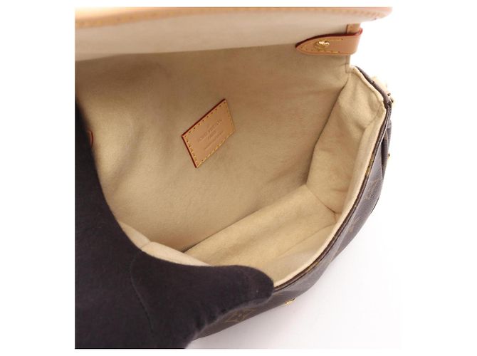 Borsa Louis Vuitton Saumur BB Monogram Marrone - vista 3