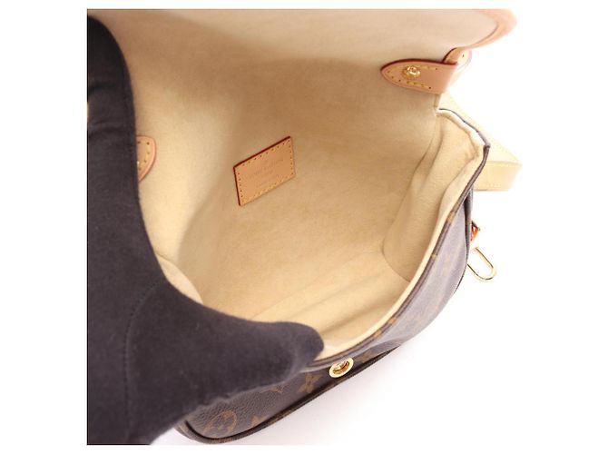 Borsa Louis Vuitton Saumur BB Monogram Marrone - vista 3