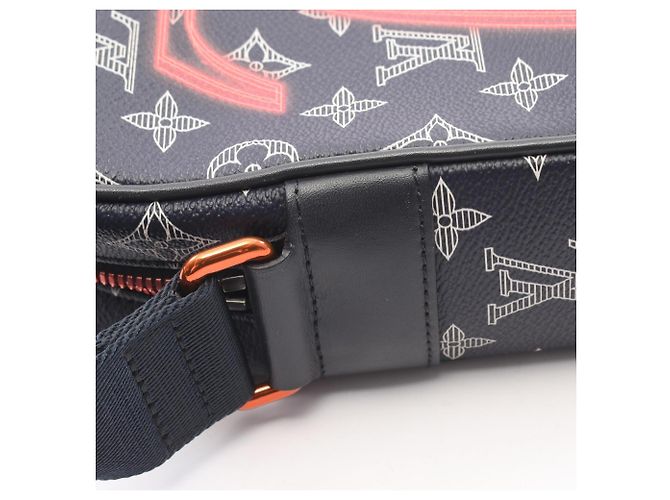Borsa a tracolla Louis Vuitton Danube PM Monogram Ink Bianco Rosso Blu navy - vista 8